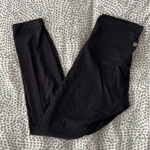 Lululemon 25” aligns size: 6